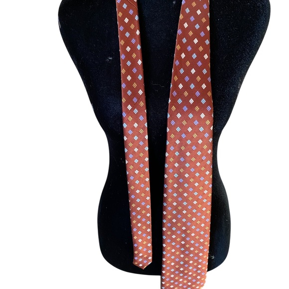 Elegant Orange Patterned Tie - Picture 2 of 3